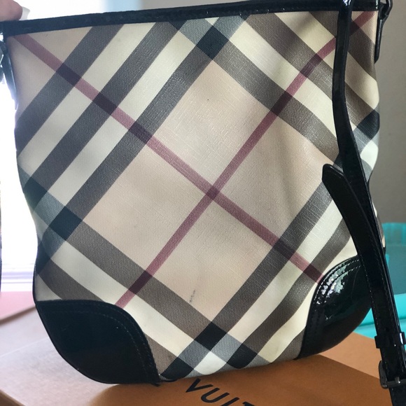 Burberry Crossbody with Matching Wallet - Picture 3 of 7